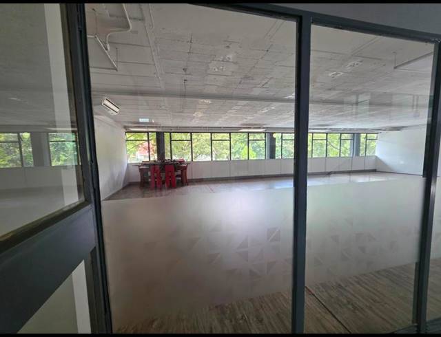 BUSINESS PROPERTY TO RENT IN LYNNWOOD GLEN